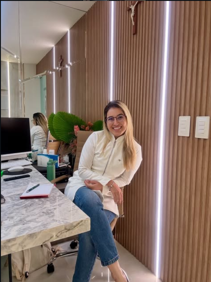 Dra. Sabina Almeida na clínica